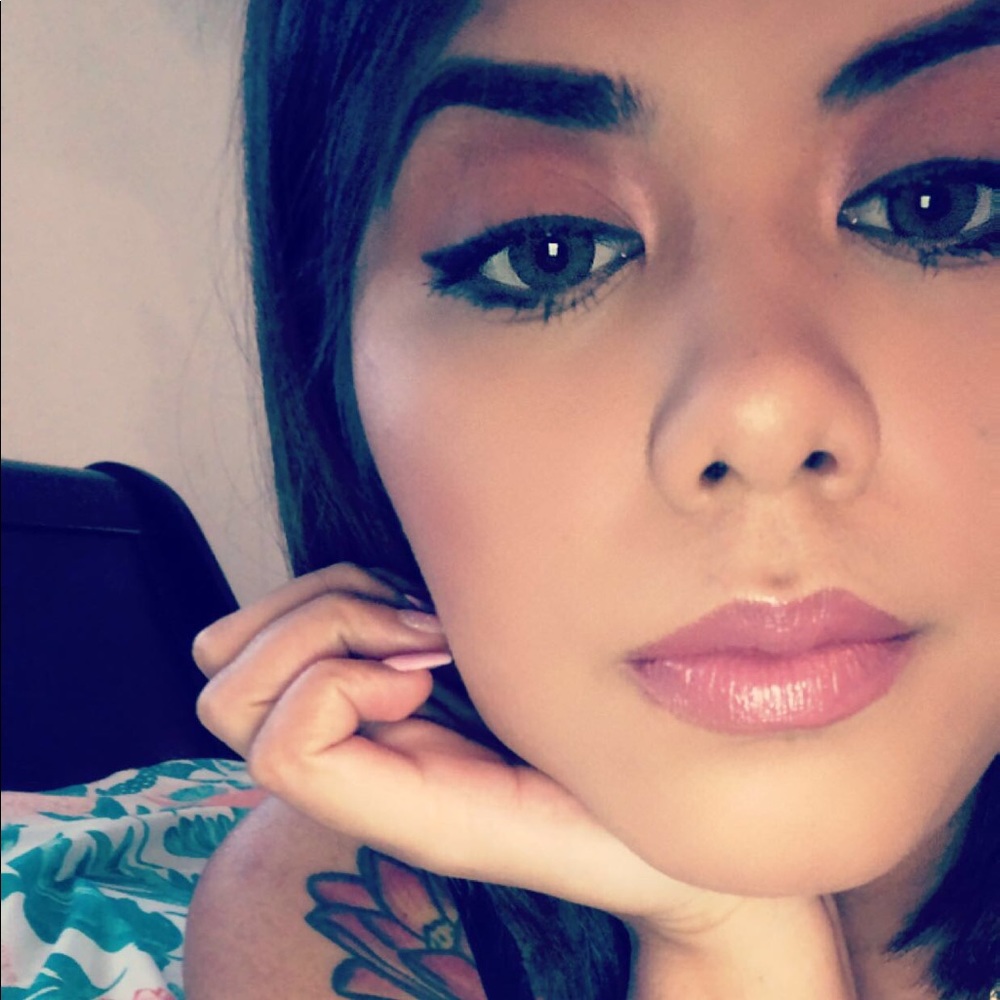 Meet your Posher, Yvette